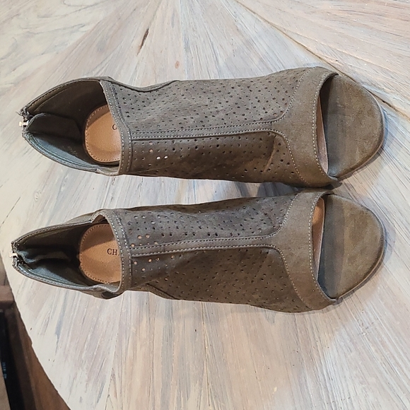 Christian Siriano for Payless olive green heels - Picture 2 of 9